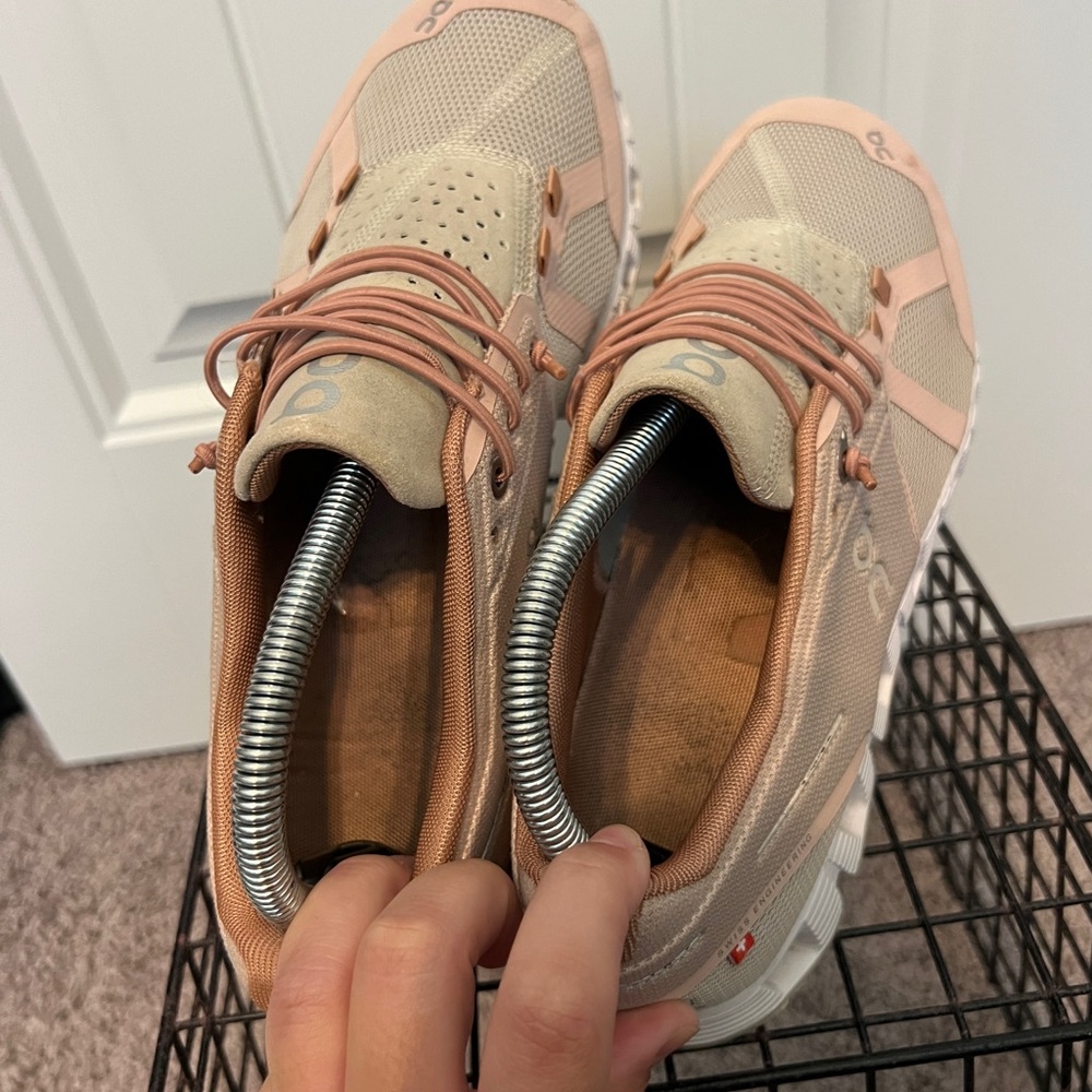 On Running women’s running shoes size 8.5 - Picture 3 of 8